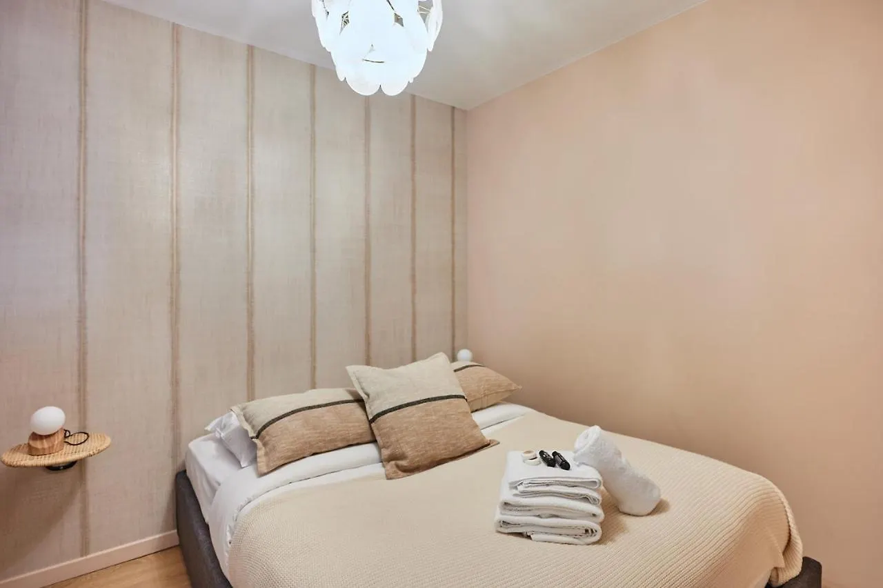 Centrer Of By Prestige Paris