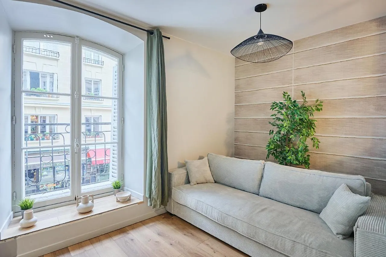 Centrer Of By Prestige Paris