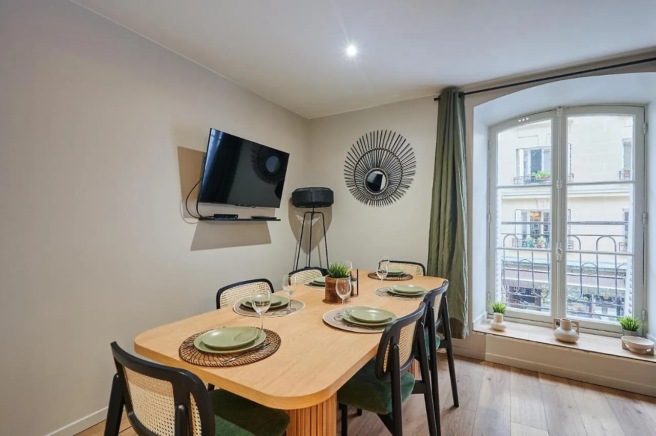 Centrer Of By Prestige * Paris
