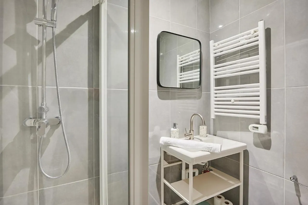 Centrer Of By Prestige Paris